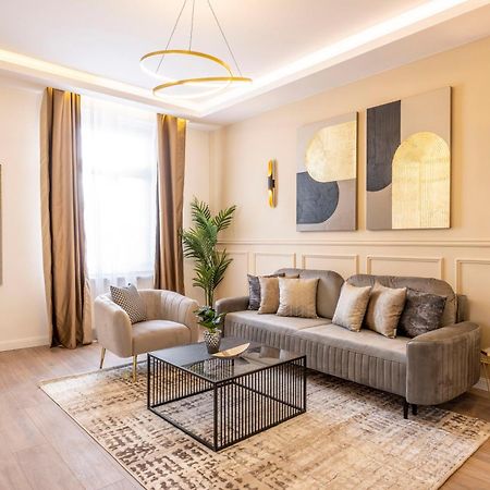 Luxury & Classy Central Apartment With 3Bedrm, 2Bathrm ブダペスト エクステリア 写真