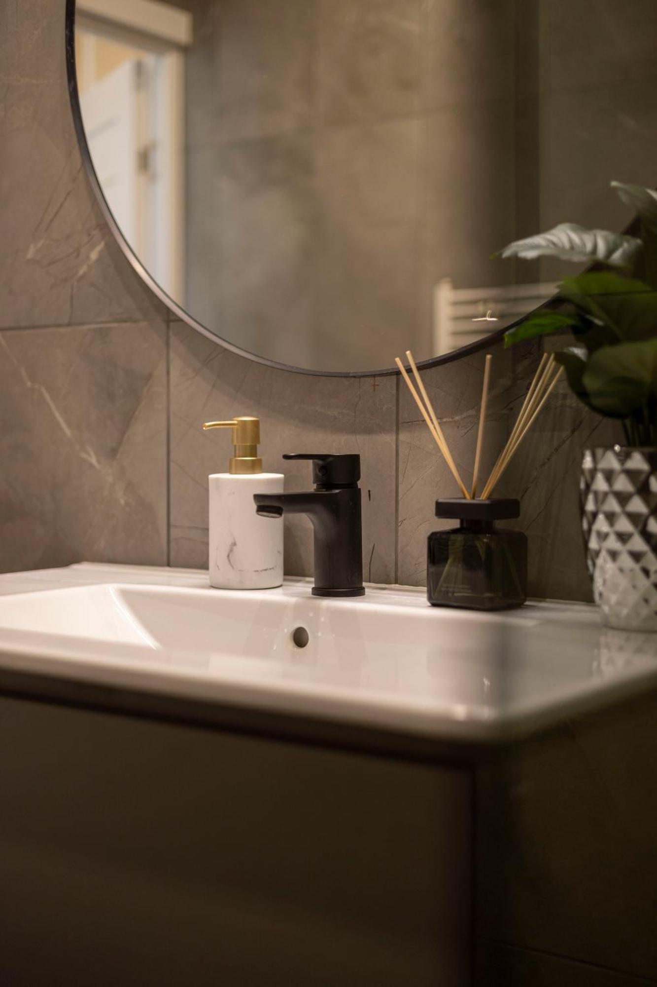 Luxury & Classy Central Apartment With 3Bedrm, 2Bathrm ブダペスト エクステリア 写真