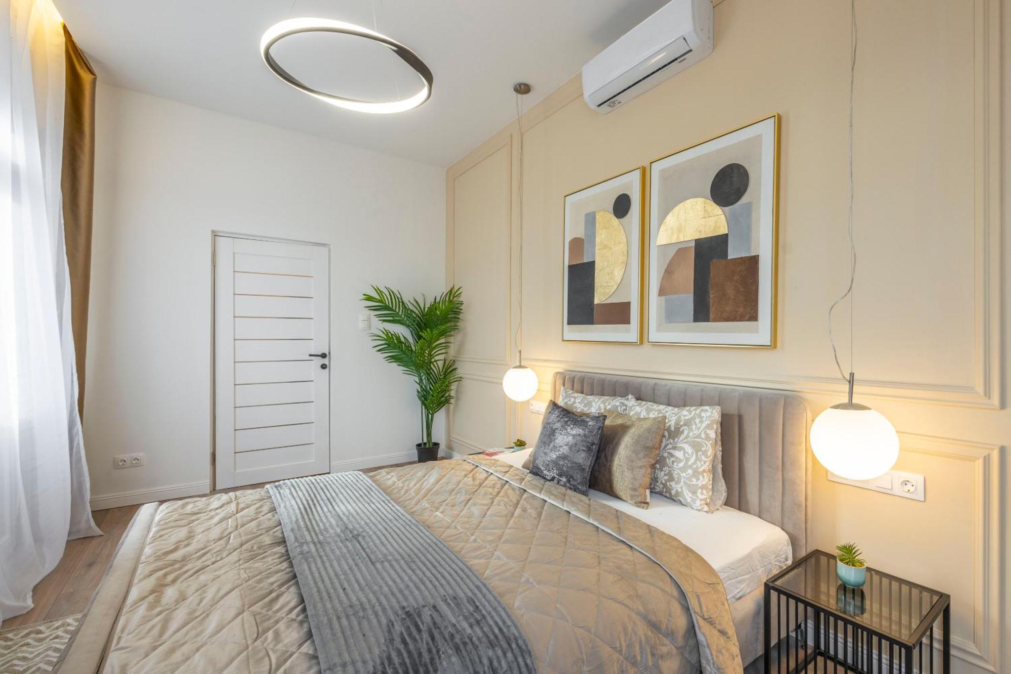 Luxury & Classy Central Apartment With 3Bedrm, 2Bathrm ブダペスト エクステリア 写真
