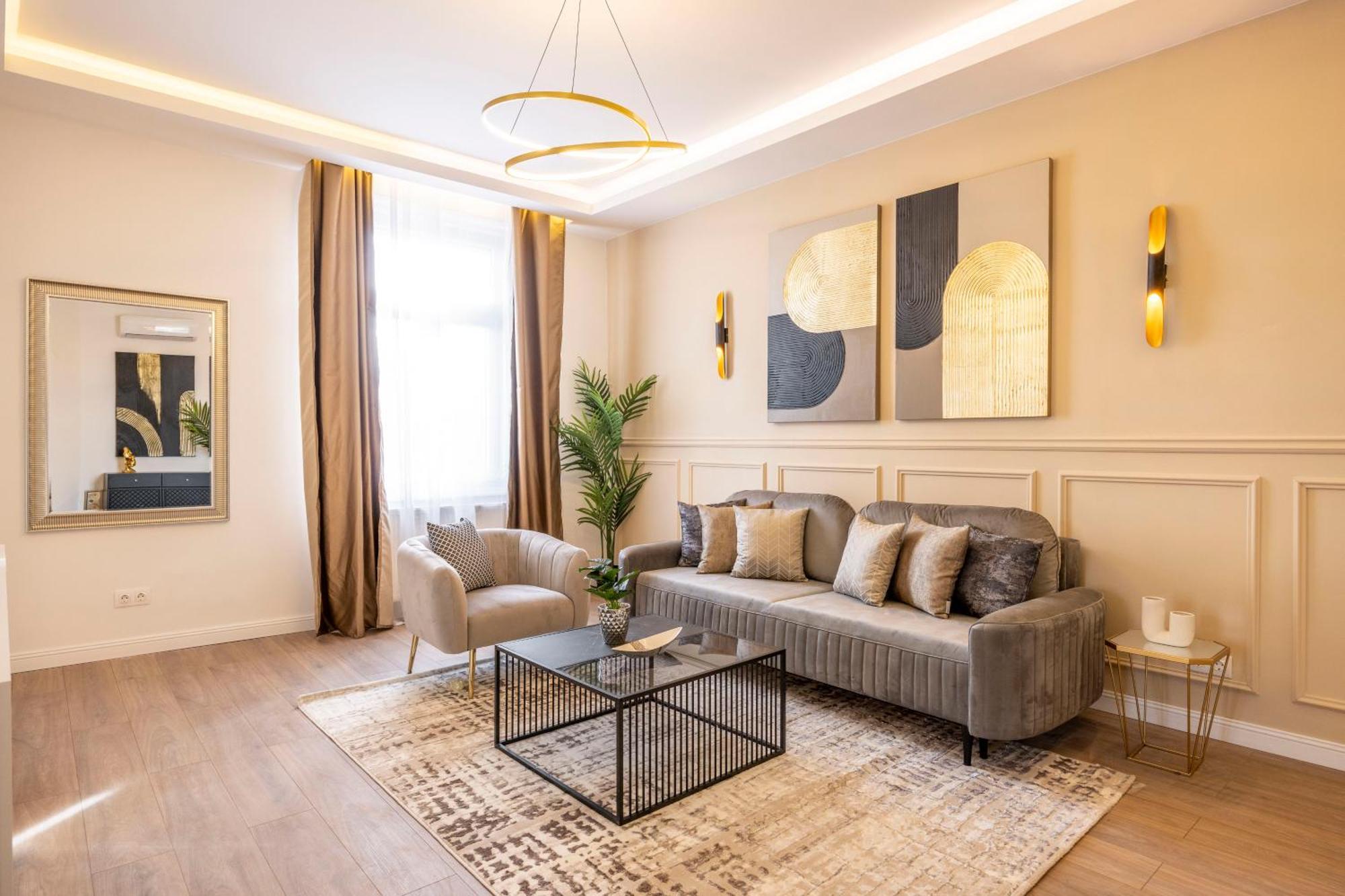 Luxury & Classy Central Apartment With 3Bedrm, 2Bathrm ブダペスト エクステリア 写真