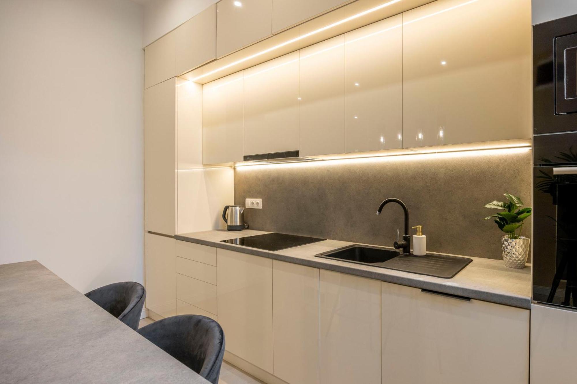 Luxury & Classy Central Apartment With 3Bedrm, 2Bathrm ブダペスト エクステリア 写真